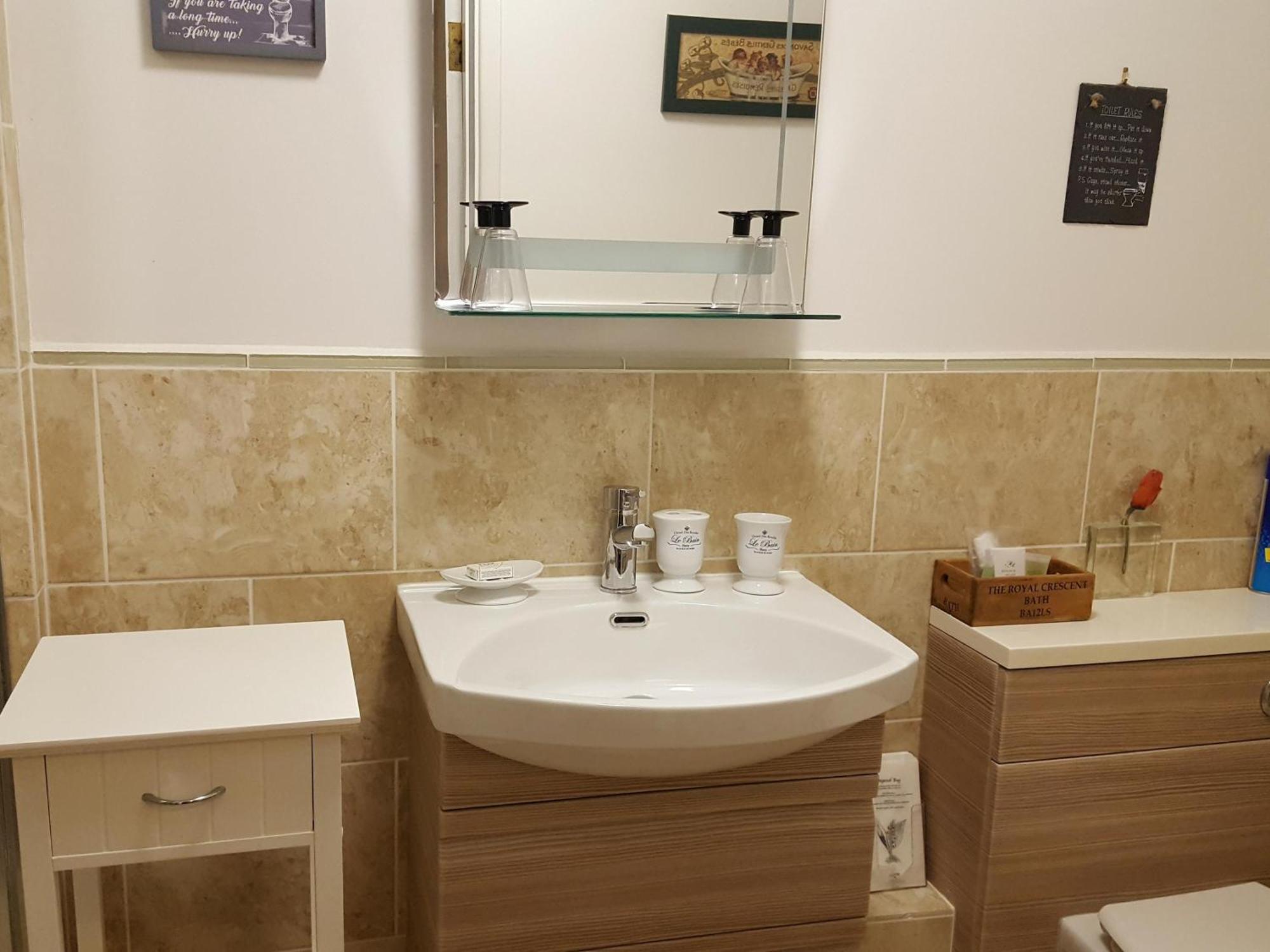White Guest House Bath Kamer foto